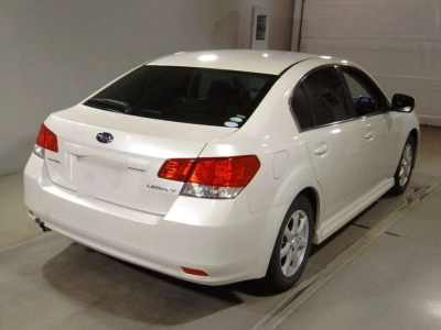 SUBARU LEGACY B4