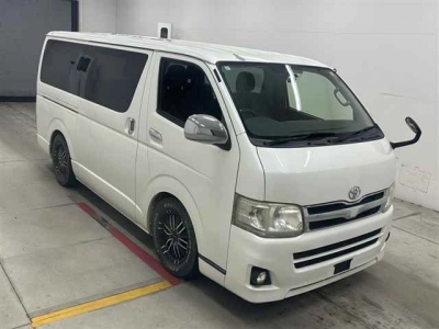 TOYOTA REGIUS VAN