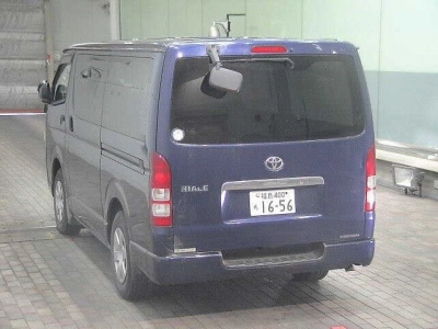 TOYOTA HIACE VAN