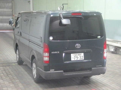 TOYOTA HIACE VAN