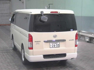 TOYOTA HIACE VAN