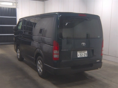 TOYOTA HIACE VAN