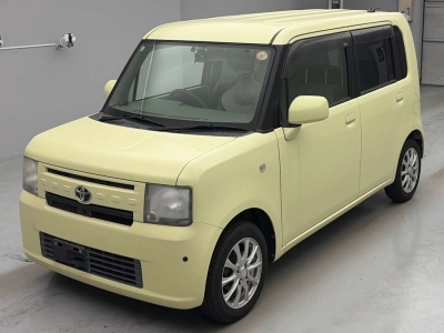 TOYOTA PIXIS SPACE