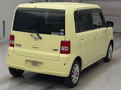 TOYOTA PIXIS SPACE