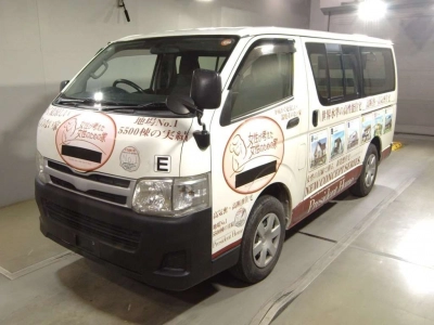 TOYOTA HIACE VAN