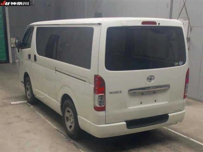 TOYOTA HIACE VAN