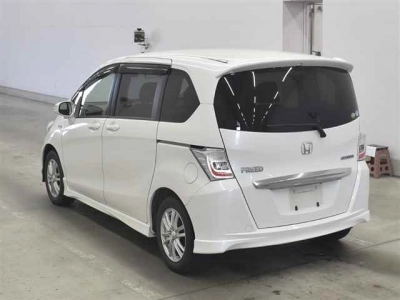 HONDA FREED HYBRID