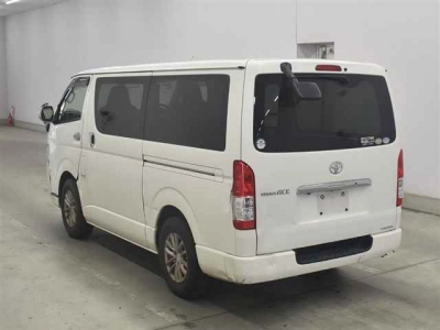 TOYOTA REGIUS VAN