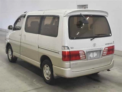 TOYOTA GRAND HIACE