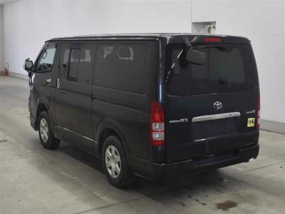 TOYOTA REGIUS VAN