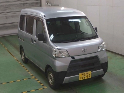 TOYOTA PIXIS VAN