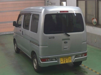 TOYOTA PIXIS VAN