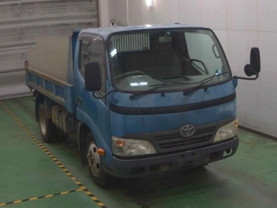 TOYOTA DYNA