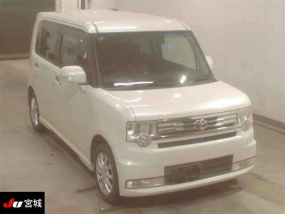 TOYOTA PIXIS SPACE