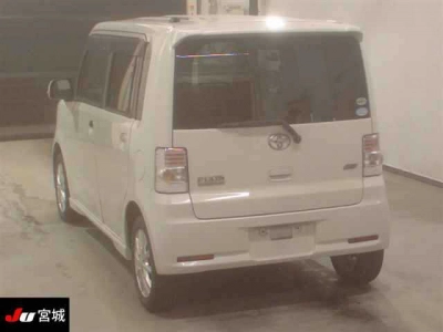 TOYOTA PIXIS SPACE