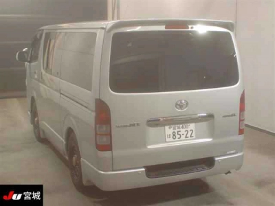 TOYOTA REGIUS VAN