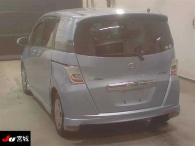 HONDA FREED SPIKE