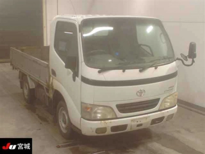 TOYOTA DYNA