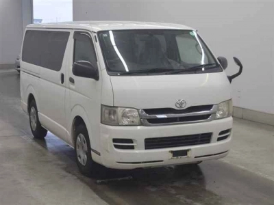 TOYOTA HIACE VAN