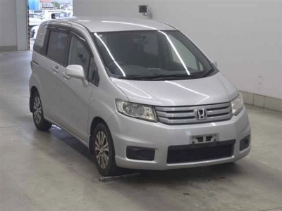 HONDA FREED SPIKE