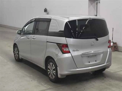 HONDA FREED SPIKE