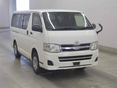 TOYOTA REGIUS VAN