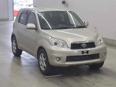 TOYOTA RUSH