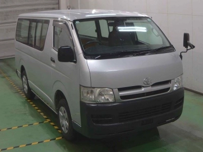 TOYOTA REGIUS VAN