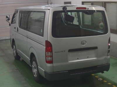 TOYOTA REGIUS VAN