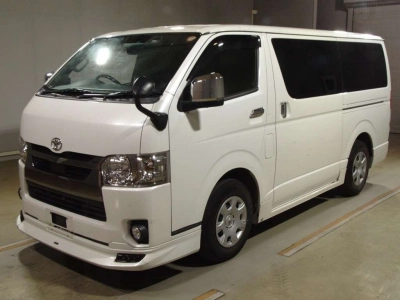 TOYOTA HIACE VAN