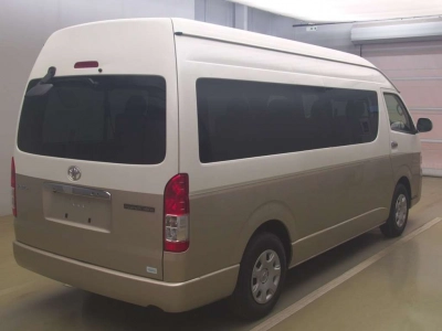 TOYOTA HIACE WAGON
