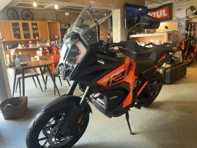KTM KTM 1290SUPERADO BENCH YAS