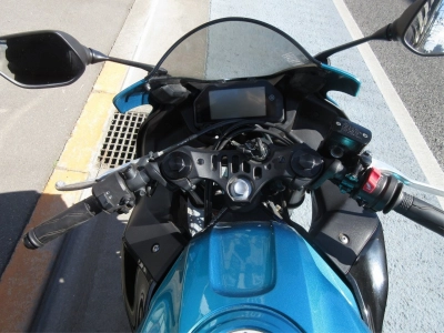 Yamaha YZF-R25 ABS