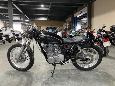 Yamaha SR400-1