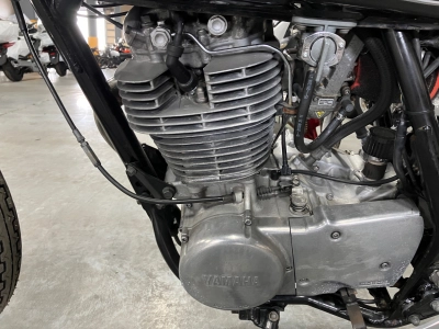 Yamaha SR400-1