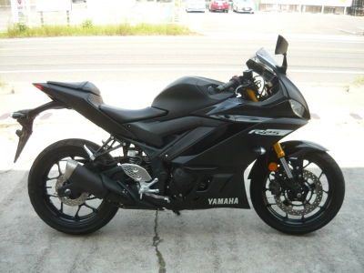 Yamaha YZF-R25 ABS