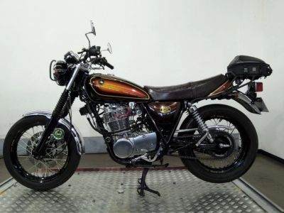 Yamaha SR400-1