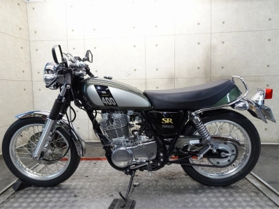Yamaha SR400-1