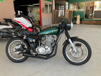 Yamaha SR400-1