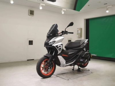 Aprilia  APRILIA SR GT 200