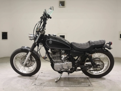 Yamaha SR400-3