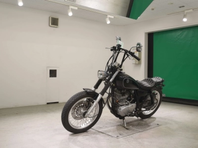 Yamaha SR400-3