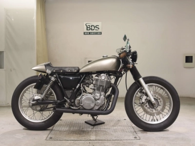 Yamaha SR400-3