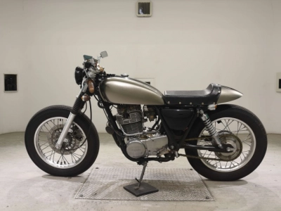 Yamaha SR400-3