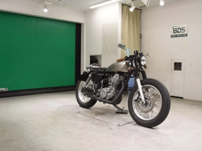 Yamaha SR400-3