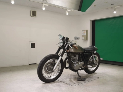 Yamaha SR400-3
