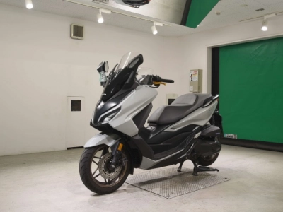 Honda  FORZA -6