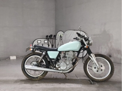 Yamaha SR400-1