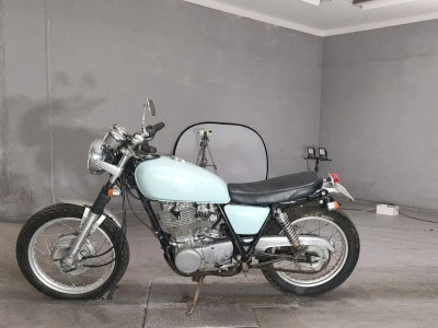 Yamaha SR400-1
