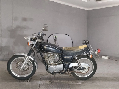 Yamaha SR400-1